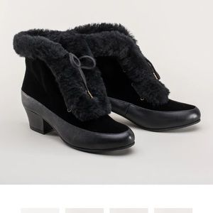 American Duchess vintage inspired Allen winter boots size 10 black.